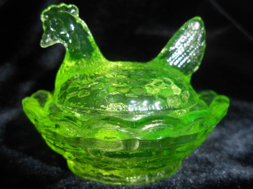 Green Vaseline glass salt celt hen / chicken on nest basket dish rooster uranium