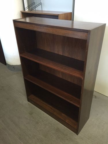 BOOKCASE in CHERRY COLOR WOOD