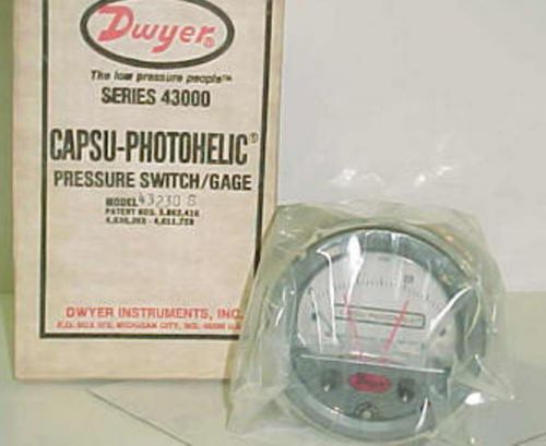 Dwyer Capsu-Photohelic Pressure Switch Gauge 43230S NEW
