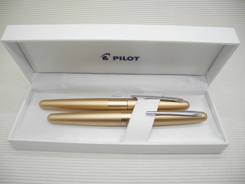 Gold Pilot FP-MR1-BD F &amp; M nib Fountain pen free C-20 Converter with box(Japan)