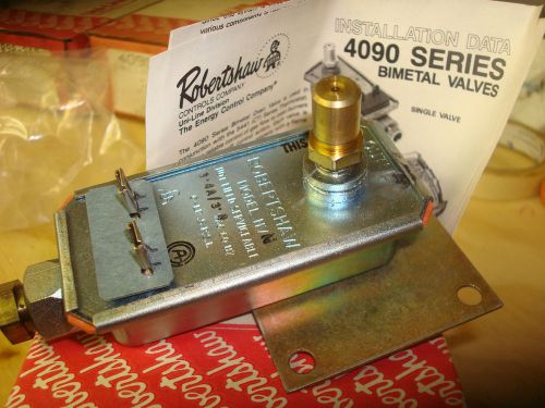 Robertshaw 4090-246 2.94-3.3 Volt Bimetal Valve  NEW Old Stock Free Shipping