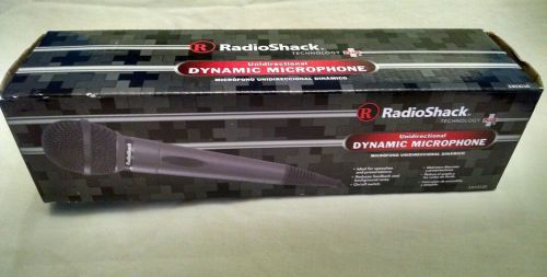 New RadioShack 3303038 Unidirectional Dynamic Microphone w/ Mic Holder 12&#039; Cable
