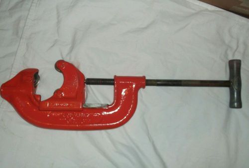 RIDGID n#  4 2&#034; TO 4&#034; HEAVY DUTY PIPE CUTTER 2 wheel and cutter