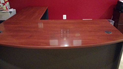 Executive Large Desk in excellent condition - Local Pickup Only