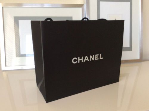 One CHANEL Paper shopping bag gift tote