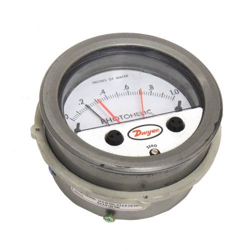 Dwyer 3001MR Photohelic 4&#034; Water Pressure Switch / Gauge 24VD 1/8&#034; NPT/ Quantity