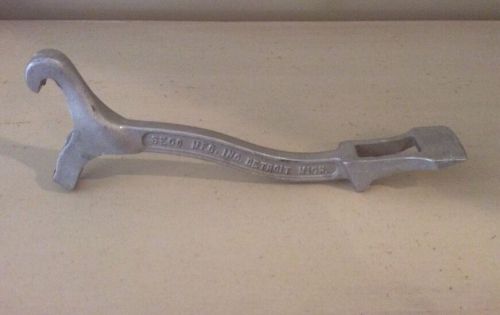 VINTAGE &#034;SECO&#034; FIRE HYDRANT WRENCH TOOL