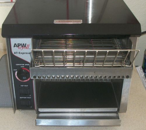 APF Wyott AT Express Radiant Heat Conveyor Toaster Working