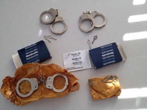 SMITH &amp; WESSON  Chain Link Handcuffs
