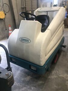 Tennant 7200 floor scrubber. 36&#034;wide, 3528 hours, with new Batteries and charger