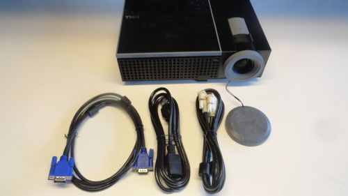 D9: Dell 1409X DLP Projector with Power Cord and Cables 1092 Lamp Hours