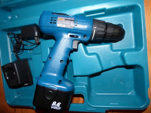 COMPANION 9.6VPOWER DRILL with 9.6 V RECHARGEABLE BATTERY &amp; CHARGER