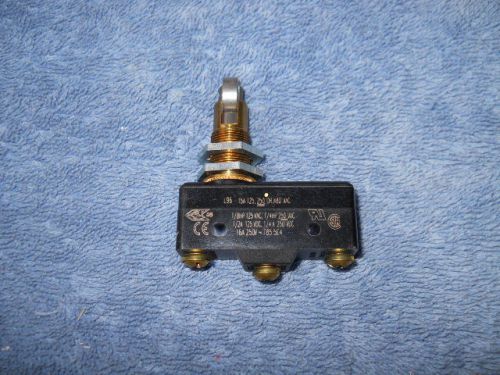 NEW Snap-Acting Microswitch Roller Limit Switch- BZ-RQ181-A2, SPDT, 15A