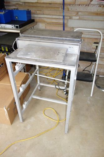 HEAT SEAL 104A RESTAURANT / BAKERY HEAT WRAPPING MACHINE USED 27X27X37