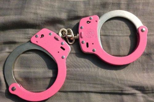Smith &amp; Wesson Weather Shield PINK Handcuffs New