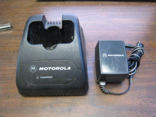 Motorola HTN9014C 2-WAY 2-way radio Battery Charger- imput 120vac output 12vdc