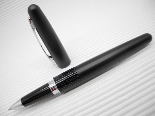 Black Pilot BL-MR 0.5mm roller ball pen with cap free original box (Japan)