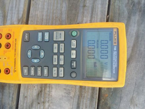 Fluke 725 processing meter and a set of testing leads