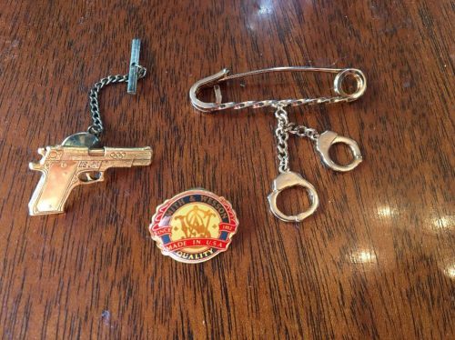 Rare Signed Smith &amp; Wesson Tie Tac US  Olympics XXII Gun, Handcuffs Pin
