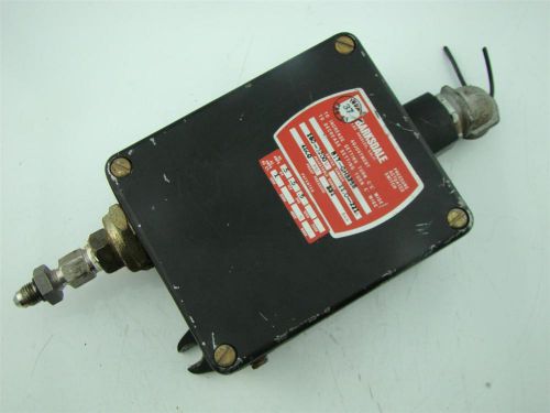BARKSDALE PRESSURE ACTUATED SWITCH  3200 MAX PSI .5 AMPS, 1V