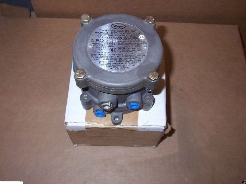 Dwyer 1950-1-2f explosion proof pressure switch (new) (ca3) for sale