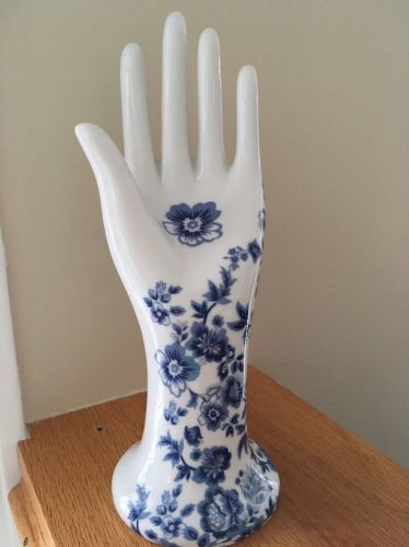 Ring holder BAUM China WOMAN&#039;S HAND MINT CONDITION Eternal Rose Blue &amp; White