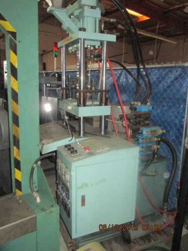 Clean 25 ton 3 zone vertical injection molding machine for sale