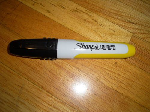 New 1 Sharpie Professional Chisel Tip Permanent Marker Black Each Pens Pencils