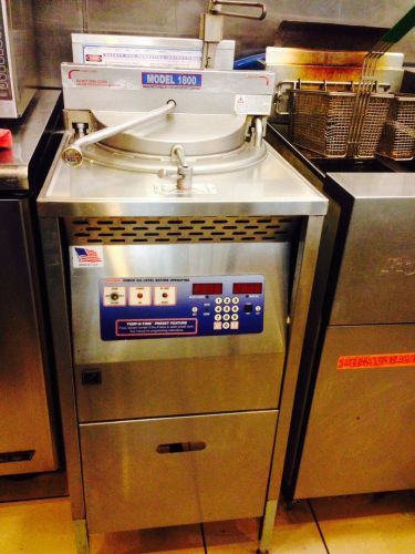BROASTER Model 1800 Pressure Fryer Electric used for 2 month only