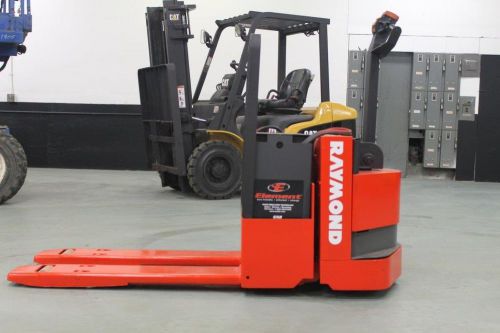 2003 RECONDITIONED RAYMOND DL65 PALLET JACK WITH A RECONDITIONED BATTERY