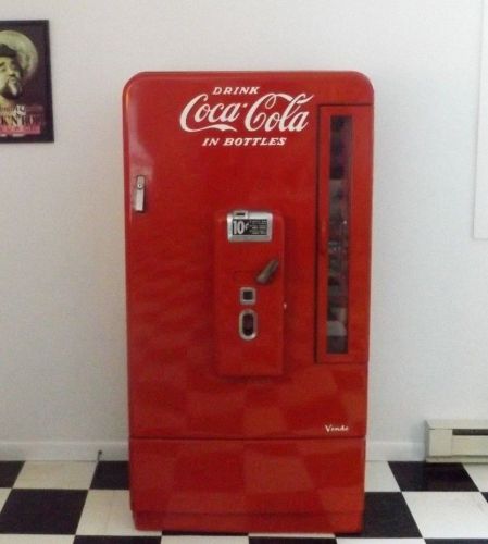 Vintage Coca Cola Vendo Machine Model #H110G  .10 Machine
