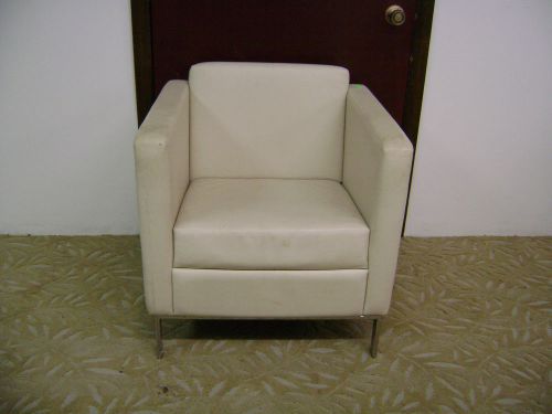 MODERN  WHITE LEATHER SQUARE CUMBERLAND VENLO CHAIR