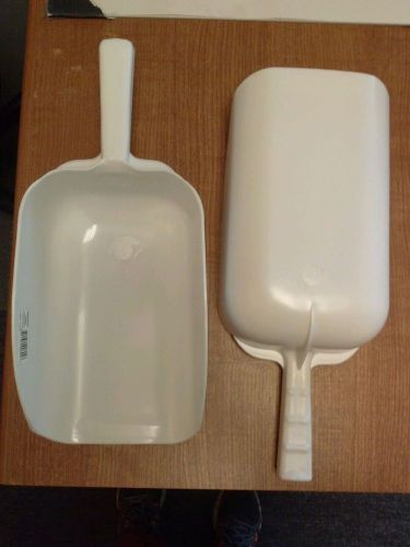 Plastic Scoop, 64 ounce  ( Lot of 2 )