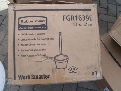 New Rubbermaid FGR1639E Commercial Aladdin Smoking Station. Free Shipping