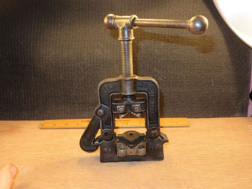 Small reed mfg. co. erie pa. vintage yolk pipe clamp bench vise 7000, pat; 1914 for sale