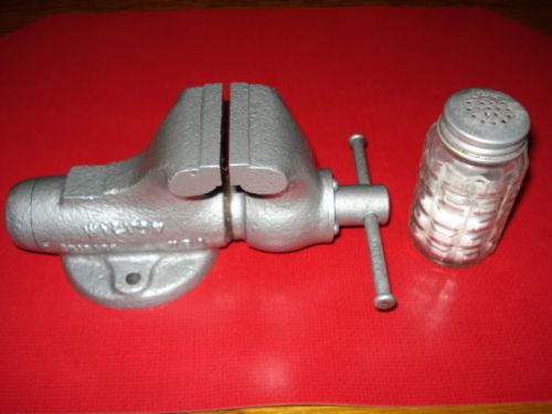 WILTON BABY BULLET 2 &#034; JAWS GREAT CONDITION SMOOTH OPERATION