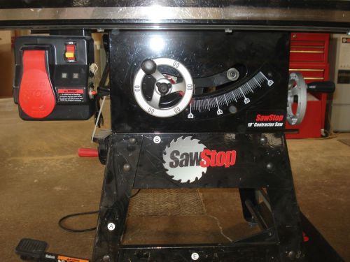 Sawstop Contractor Saw with Mobile Base, 1.75 HP, 115/230V