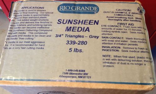 Rio Grande Sunsheen Media 3/4&#034; Triangles - Grey 5lb