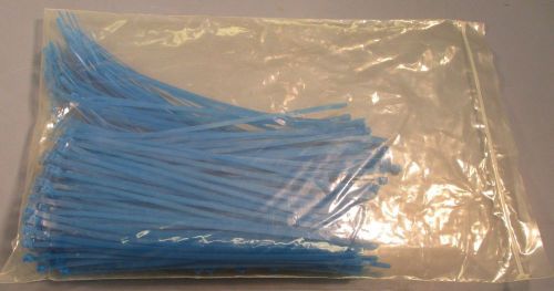 pack of 100 panduit blue Nylon cable 3,5x200