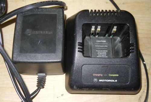 Motorola HT1000 Portable 2 WAY Radio Battery Charger, NTN1171A With Power Supply