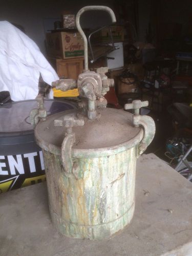 Binks 2.8 gallon pressure paint pot tank for sale