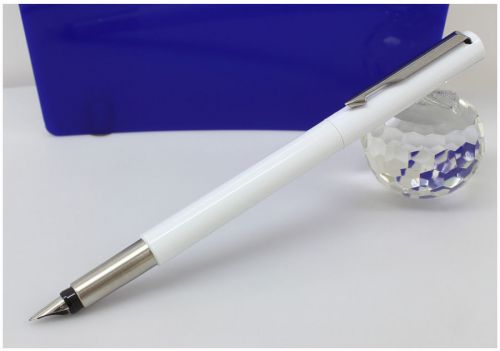 New parker pens vector fountain pen lacquerd white barrel rarest for sale