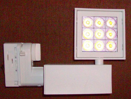 Amerlux LED Track Lighting Head CNTRV33-19 LED-E-WT-TEK100W-120-NF-3000
