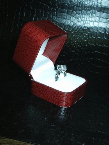 New Christmas Red Lizard grain Leather Engagement Wedding Promise Ring Gift Box