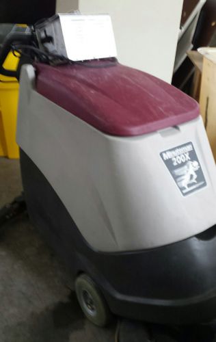 MINUTEMAN 200X FLOOR SCRUBBER