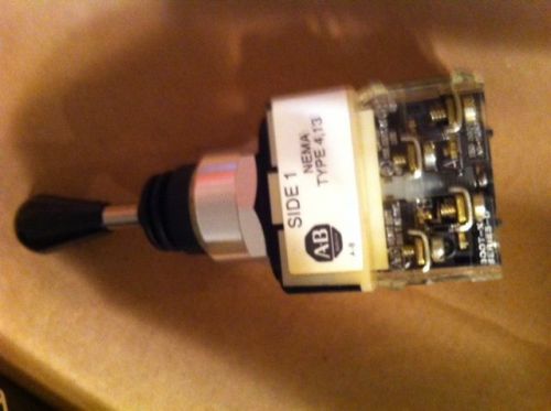 Allen Bradley 800T-T4MB22 4 WAY Maintained Toggle Switch NIB