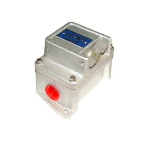 New square d manual starter actuator w/ enclosure box  model 2510fw-8 (2 avail) for sale