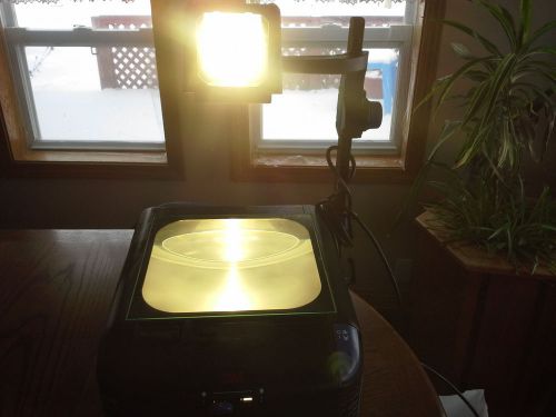 3M Overhead Projector 1880 with Lamp Changer and Extra Bulbs
