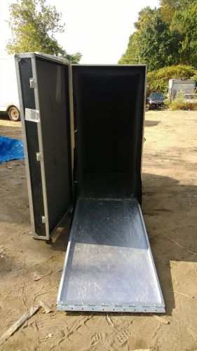 LARGE ANVIL SHIPPING CASE WITH A RAMP, GOV OWNED