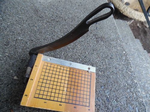 Vintage &#039;World&#039;s Smallest Paper Cutter&#039; 5&#034; X 5&#034; EUC!  Really Works!